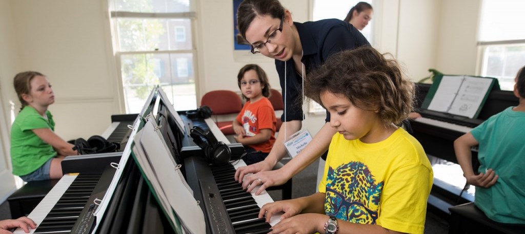 Piano group class for kids