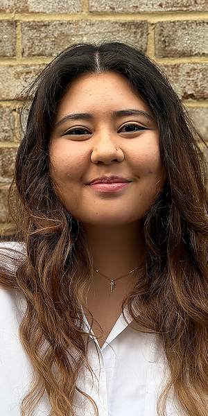 Chloe Lewis headshot