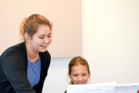 Volunteer Chloe Lewis helping a piano student