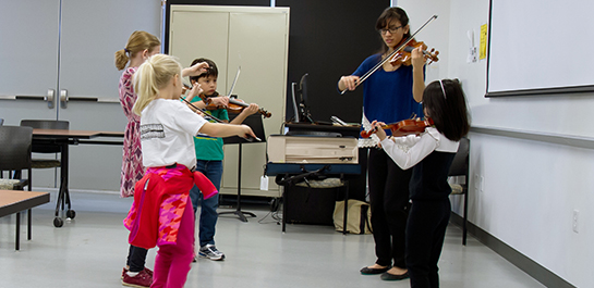 Violin group class for kids
